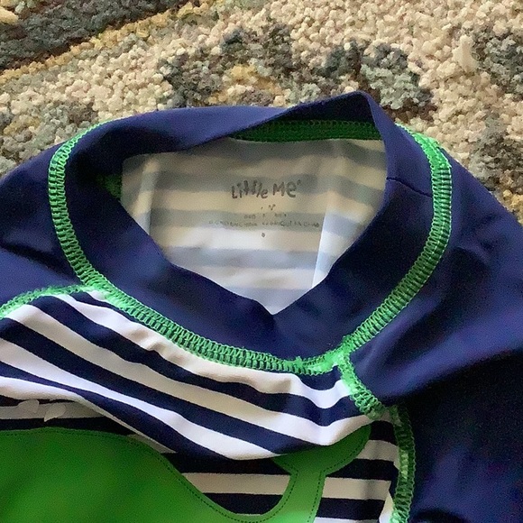 Swim top with whale Navy blue and white striped green whale 🐳 24 month. - Picture 4 of 6